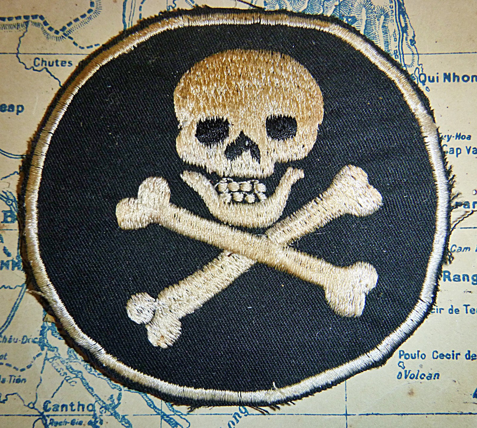 Newspaper PATCH - Black Ops - Deaths Head Skull - MACV-SOG - Vietnam War, D.129 Newspaper PATCH - Black Ops - Deaths Head Skull - MACV-SOG - Vietnam War, D.129
