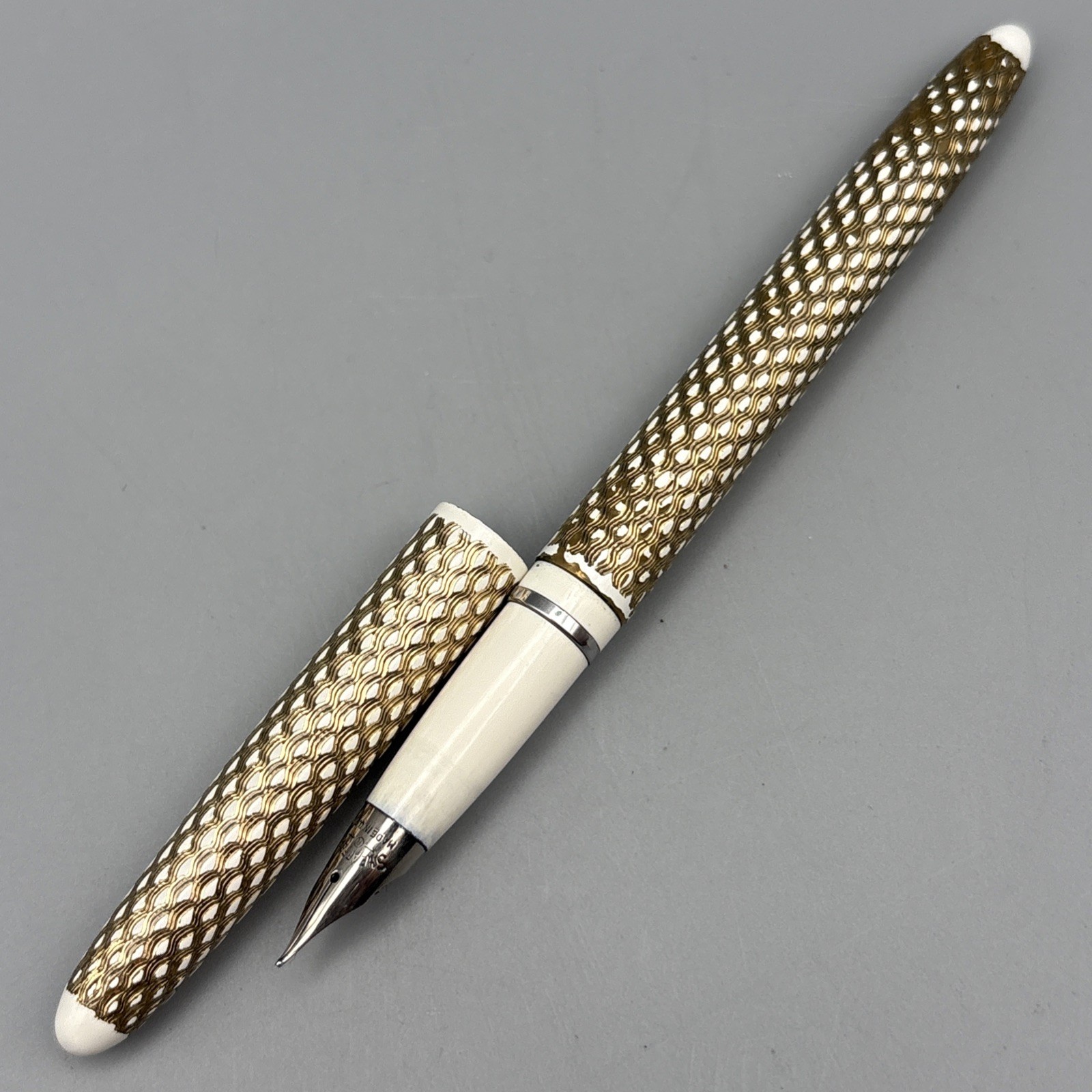 Vintage Lady Sheaffer V Skripsert Fountain Pen Cream Gold Paisley Fish Scale
