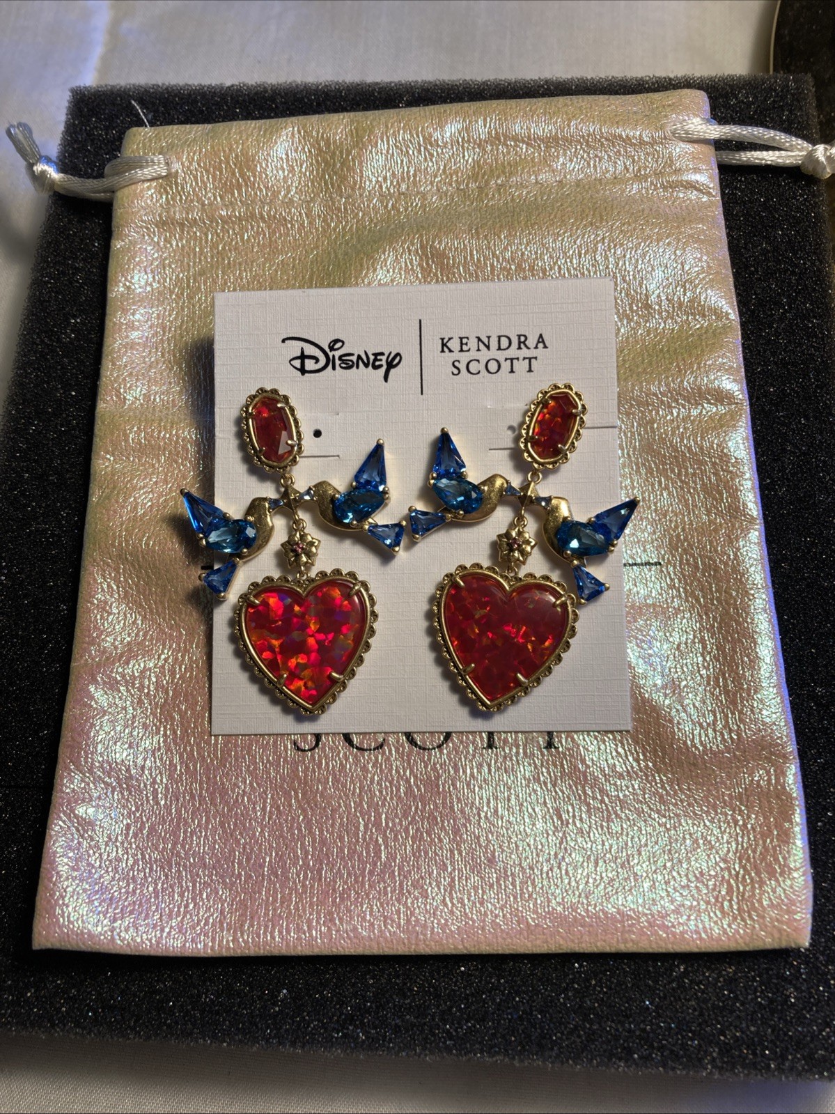 New Disney Snow White Kendra Scott Earrings Hearts Bluebirds 2”