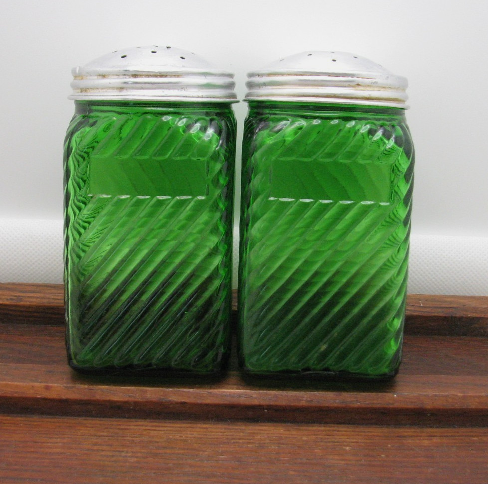 Two Vintage Owens-Illinois Forest Green Ribbed Spice Shaker Jars Hoosier 4-3/8 Two Vintage Owens-Illinois Forest Green Ribbed Spice Shaker Jars Hoosier 4-3/8