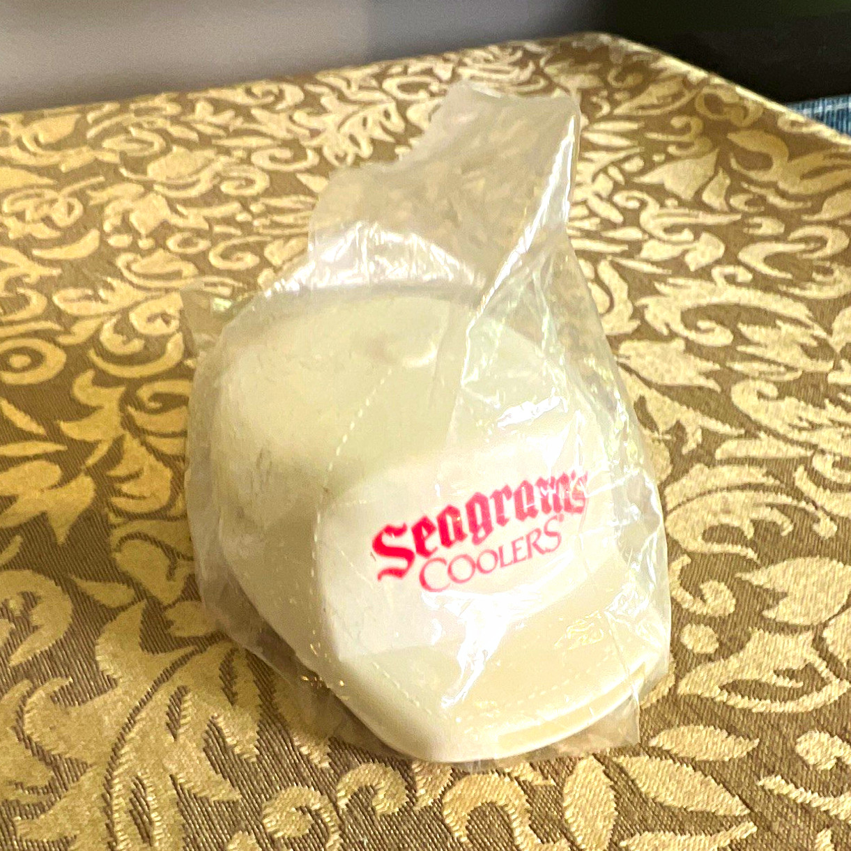 Seagram's Coolers White/Red Advertising Keychain Distillery Theme