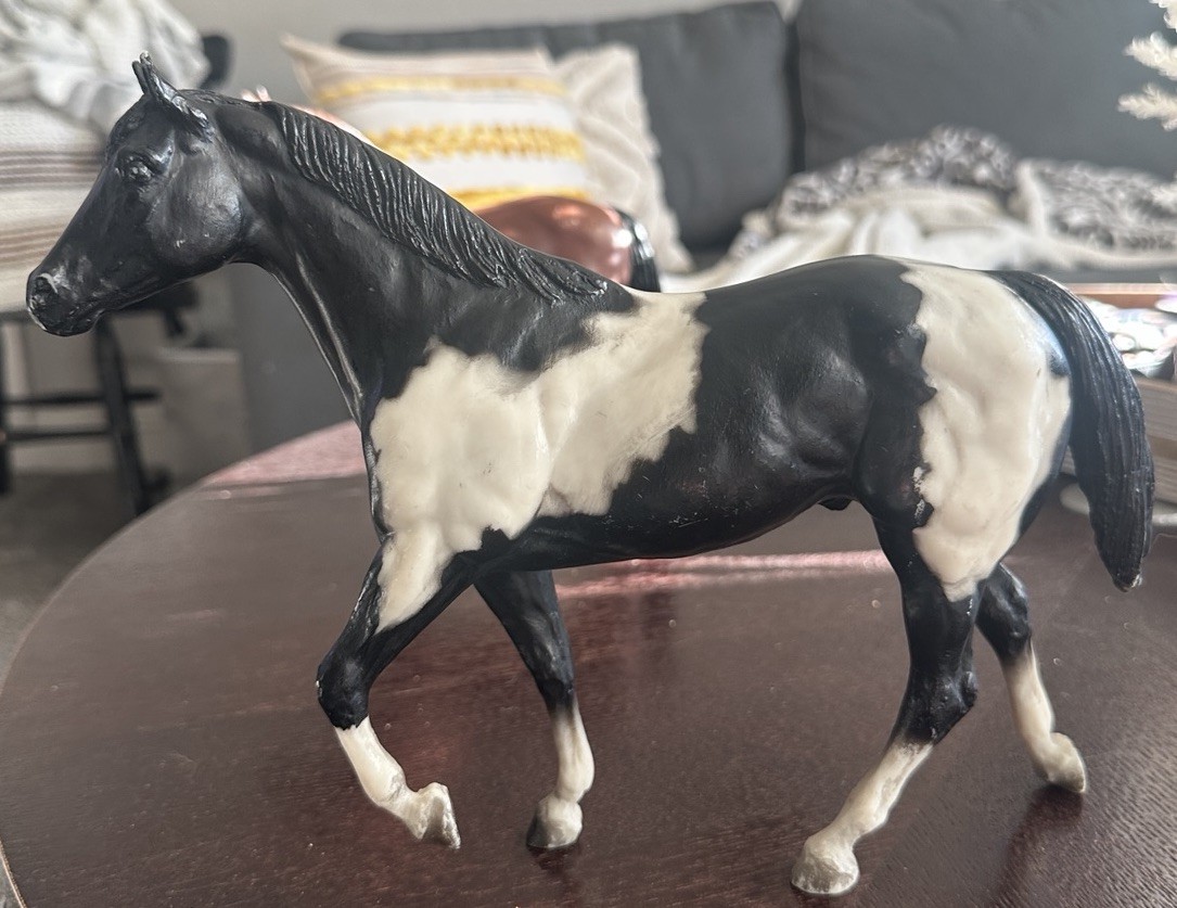 Vintage Traditional Breyer Black & White Tobiano Pinto Horse Model, #229 Vintage Traditional Breyer Black & White Tobiano Pinto Horse Model, #229