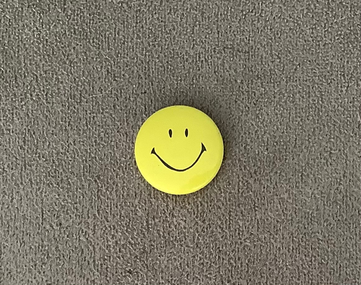 Vintage Yellow SMILEY FACE pin back button