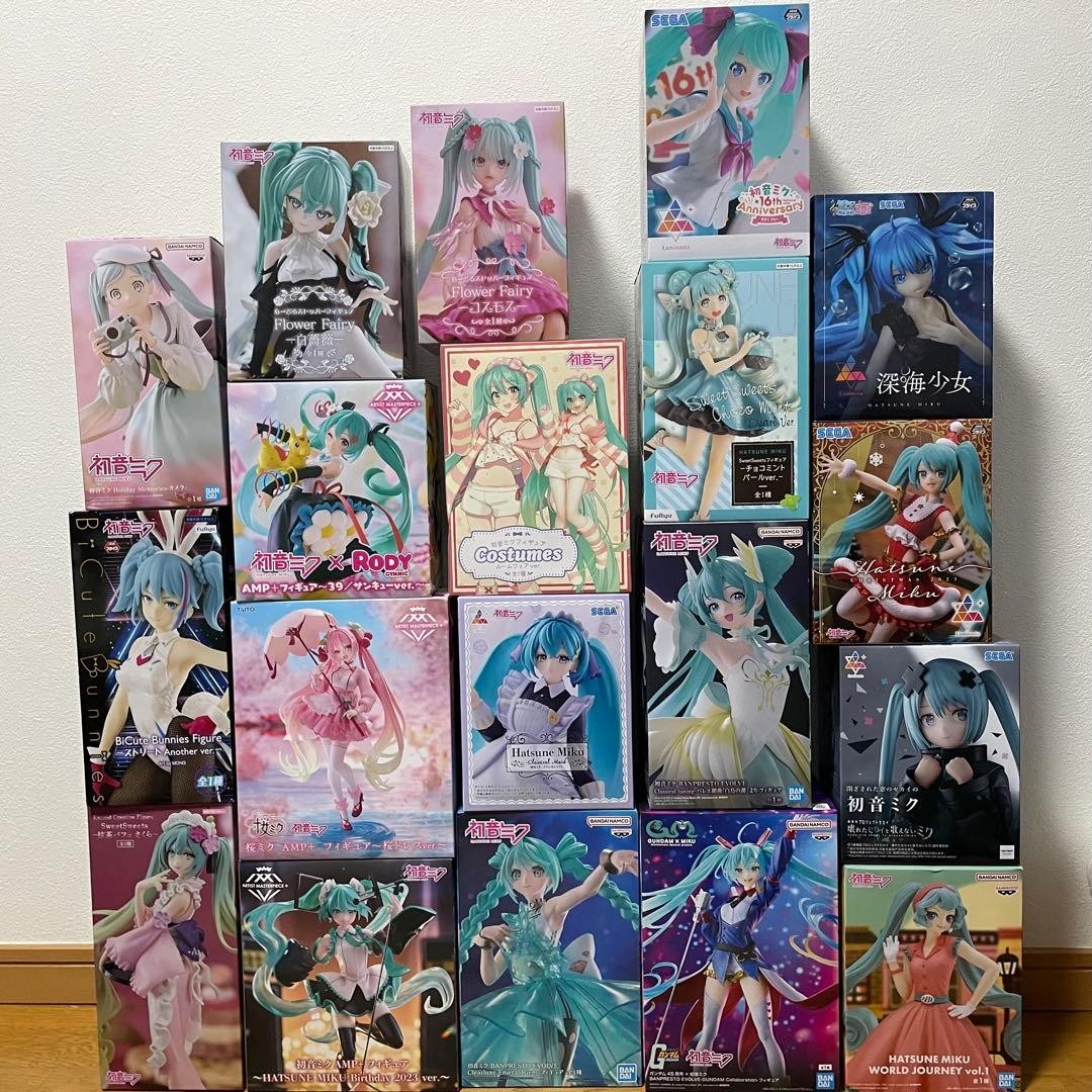 Hatsune Miku Prize Figure Lot 19 Pieces Collectible Anime Figures Authentic