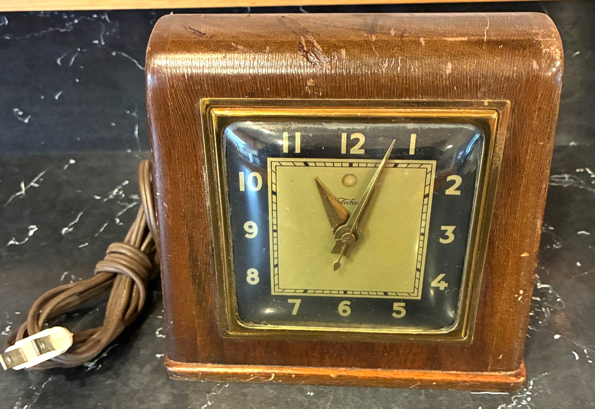 Telechron 3H151 Desk Clock Square Wood Case Brown Analog  Electric