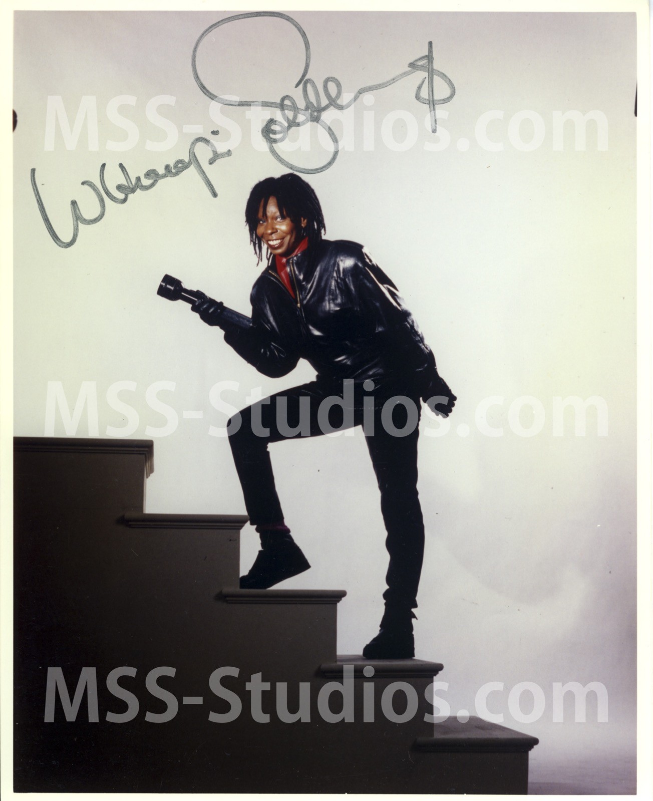 WHOOPI GOLDBERG Signed Colour 10x8 Photo (From 1993) #2 WHOOPI GOLDBERG Signed Colour 10x8 Photo (From 1993) #2