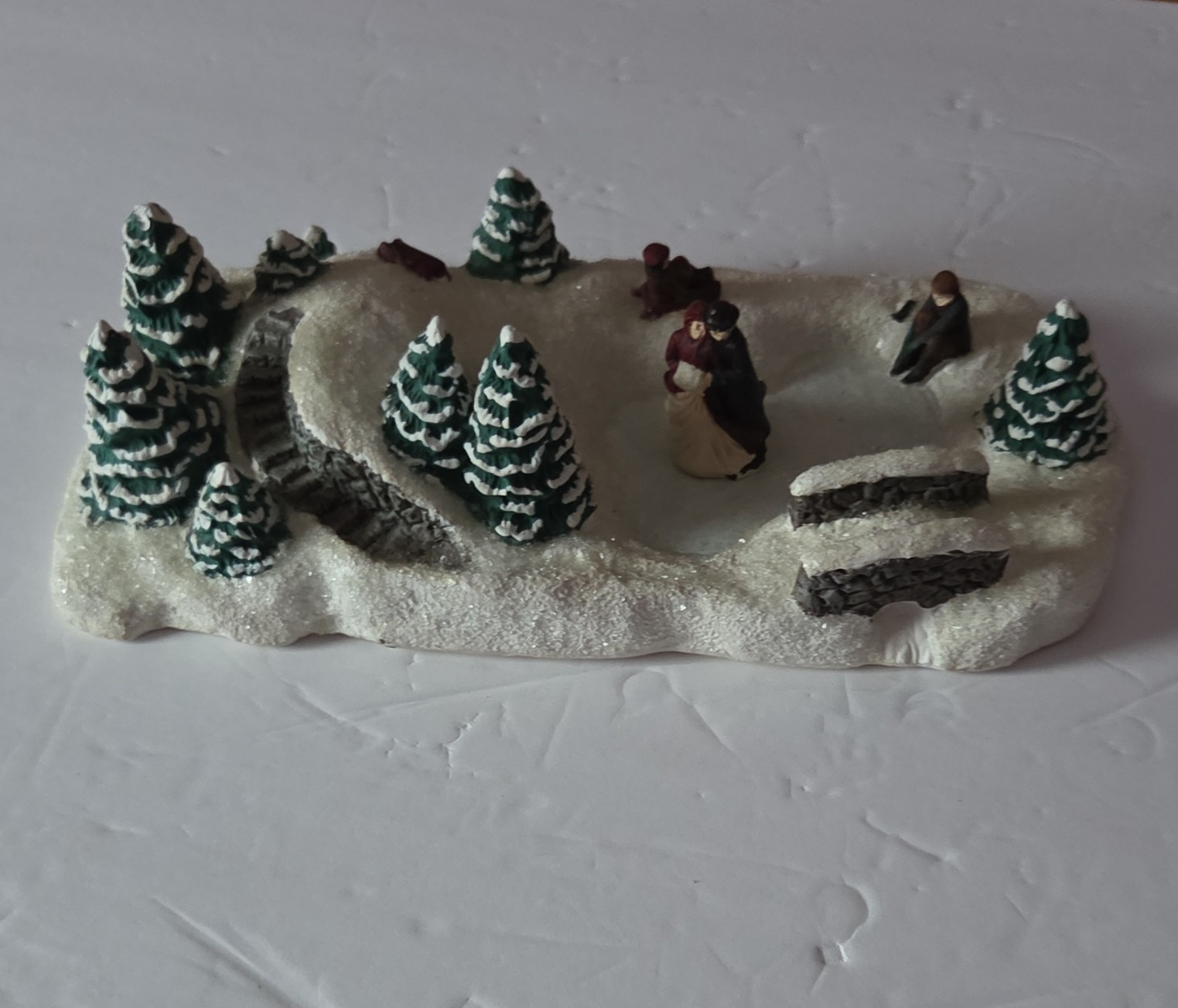 Leewards Heritage Village Snow Scene Base w/ Trees Figures Ceramic 1991 Leewards Heritage Village Snow Scene Base w/ Trees Figures Ceramic 1991