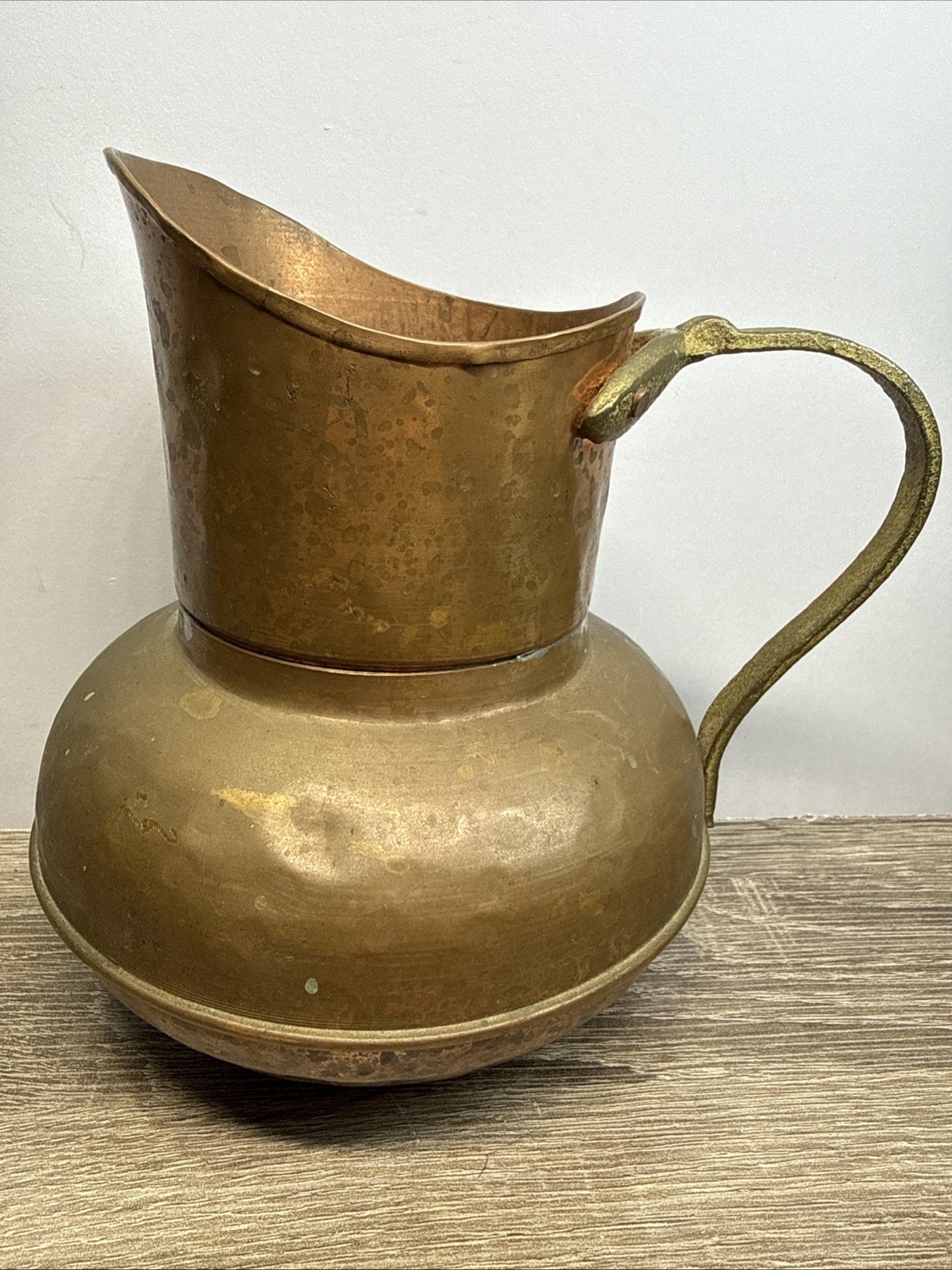 Antique Hand‑Hammered Copper Brass Pitcher – 6in Tall, 12.9oz, Rustic Patina Antique Hand‑Hammered Copper Brass Pitcher – 6in Tall, 12.9oz, Rustic Patina