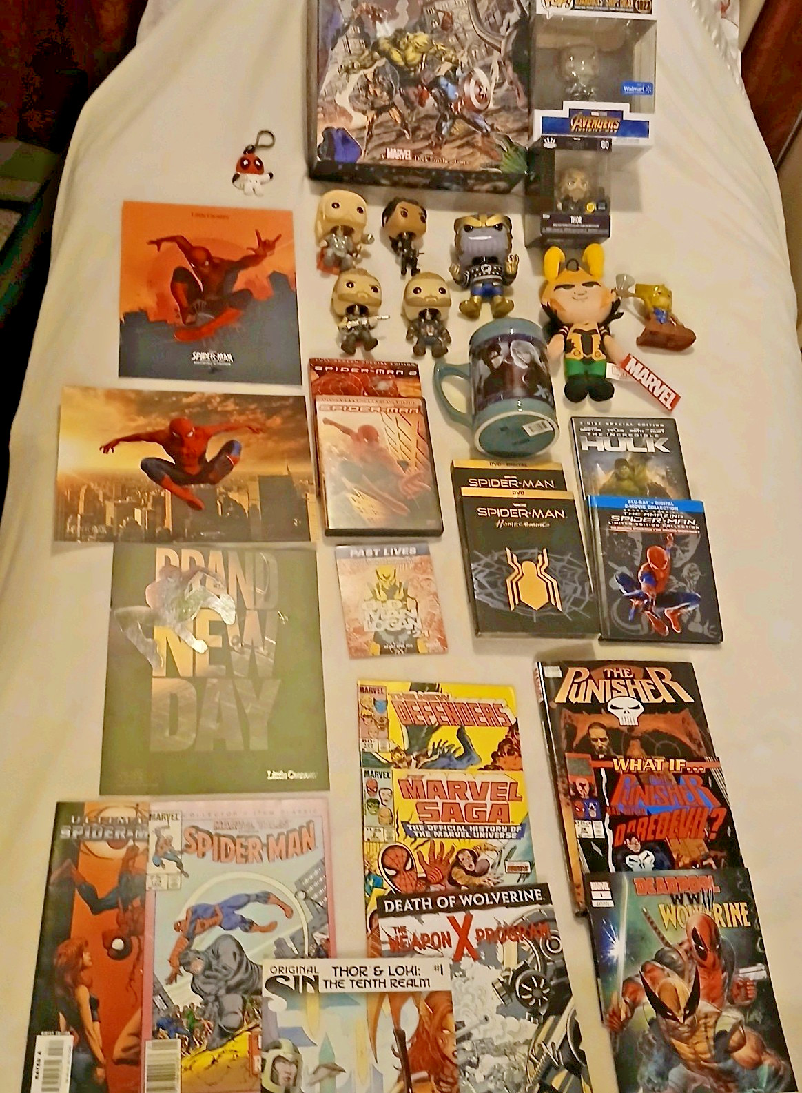 MARVEL LOT 30 Items Toy Comics Mug exc. Posters Funko LOOK AT DESCRIPTION read MARVEL LOT 30 Items Toy Comics Mug exc. Posters Funko LOOK AT DESCRIPTION read