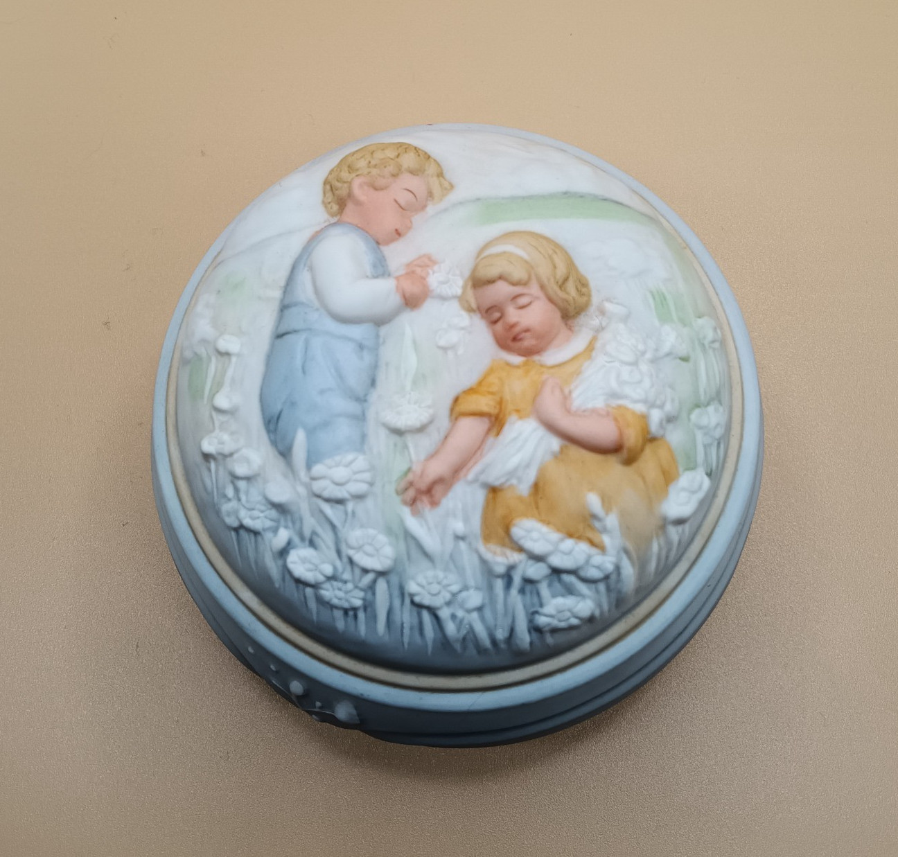 Vintage Avon Trinket Music Box 1985 Golden Dreams Porcelain Sunshine Of My Life