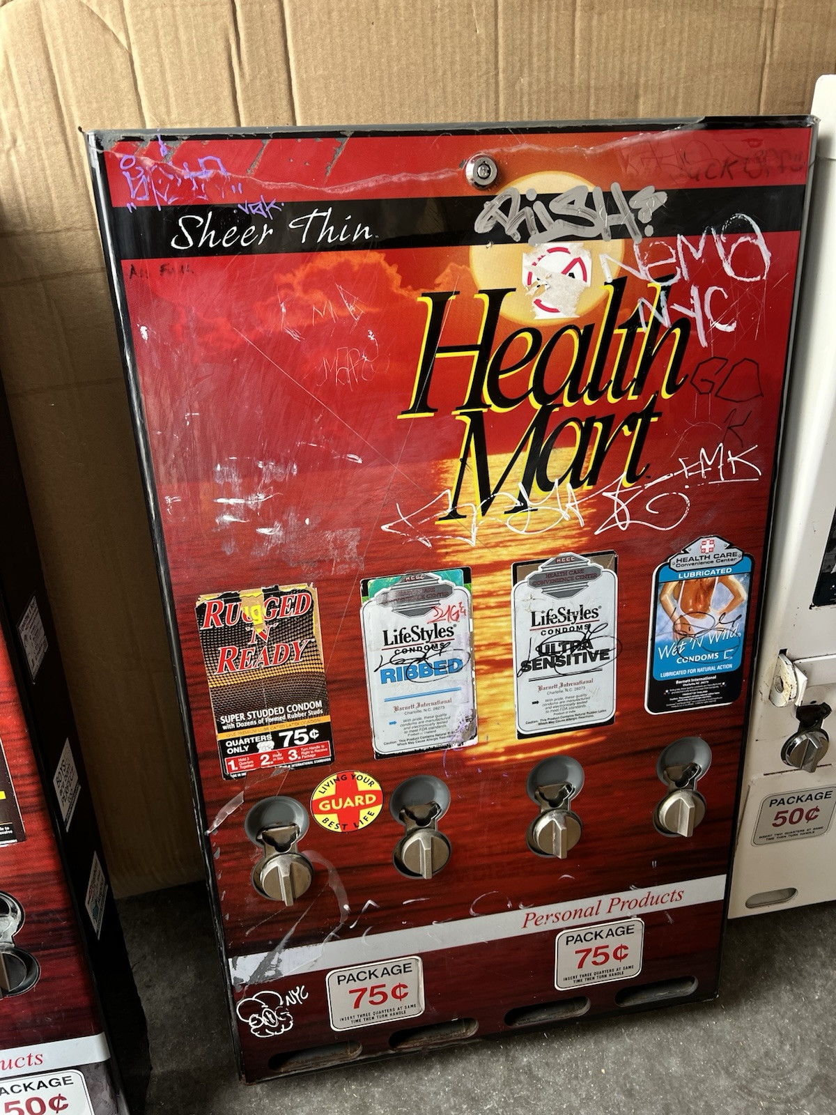 ✨VINTAGE 1970s CONDOM VENDING MACHINE NOVELTY ITEM UNRESTORED ORIGINAL AS IS✨ ✨VINTAGE 1970s CONDOM VENDING MACHINE NOVELTY ITEM UNRESTORED ORIGINAL AS IS✨