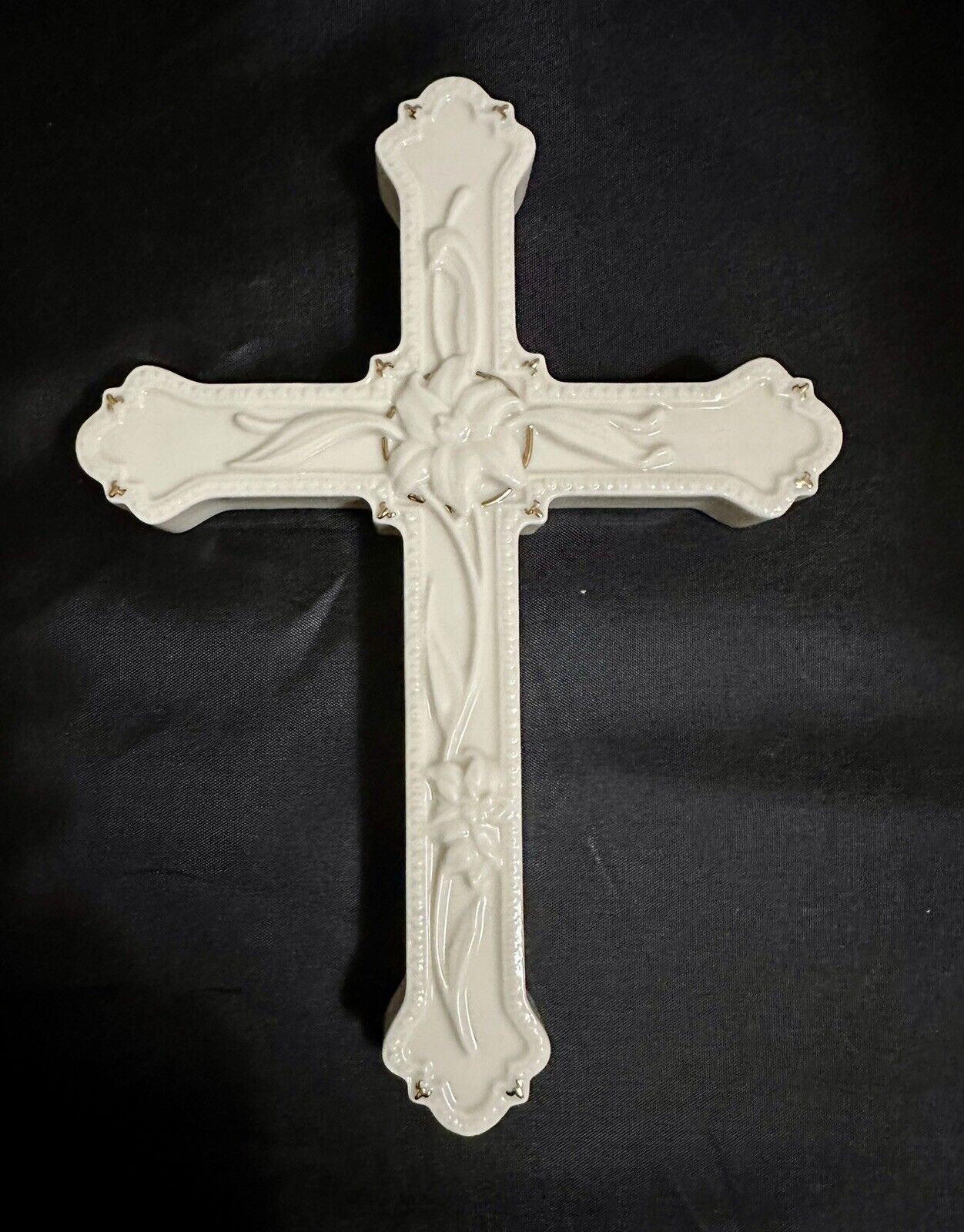 LENOX FINE PORCELAIN IVORY LILY HANGING WALL CROSS WITH GOLD ACCENTS Vintage