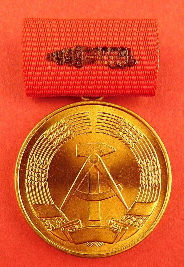 East Germany 40th Anniversary of DDR Medal 1989 ORIGINAL VF/EXC CONDITION