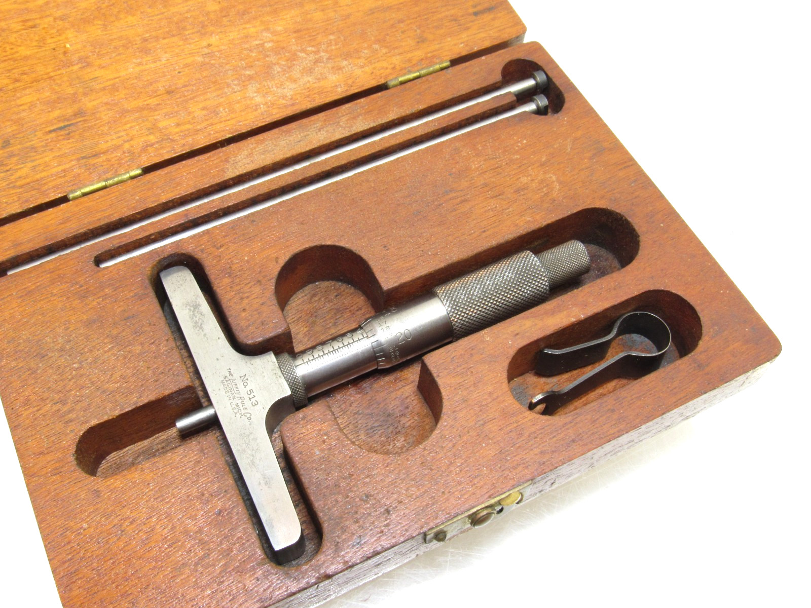 BIN1 NICE VINTAGE LUFKIN RULE CO. NO. 513 DEPTH MICROMETER GAUGE IN CASE T16048