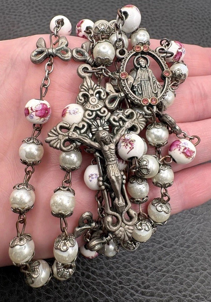 VTG Rosary Pink Floral Bow Painted Beads Faux Pearl Rhinestone Silver Tone 32”