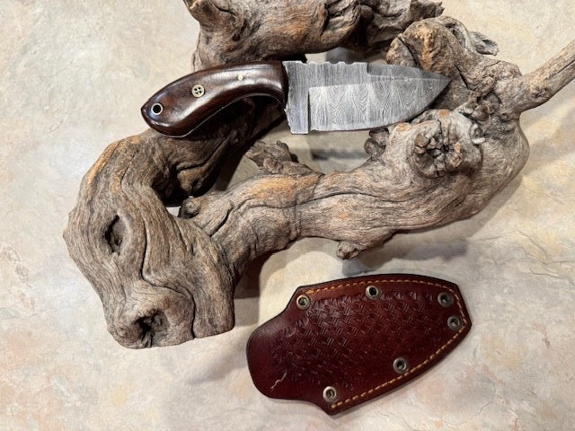 Super Sweet caper / hunting knife Damascus Steel w/Rosewood handle & nice sheath Super Sweet caper / hunting knife Damascus Steel w/Rosewood handle & nice sheath