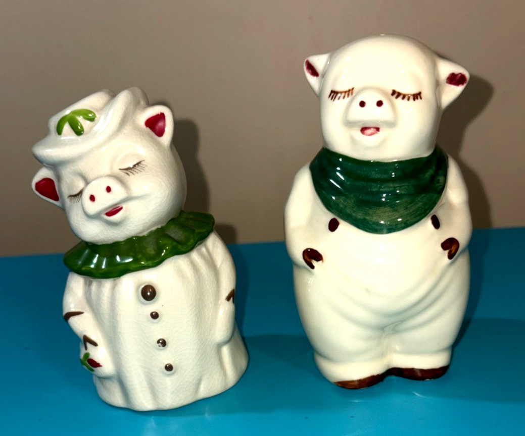 Vintage 1940 Shawnee Shamrock Winnie & Smiley Pig Salt & Pepper Shakers