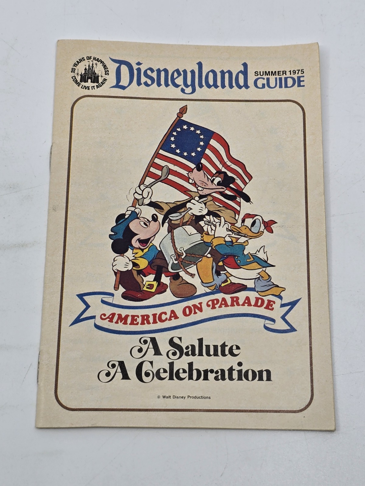 Vintage 1975 Summer Disneyland Guide Book America on Parade Salute Disney Vintage 1975 Summer Disneyland Guide Book America on Parade Salute Disney