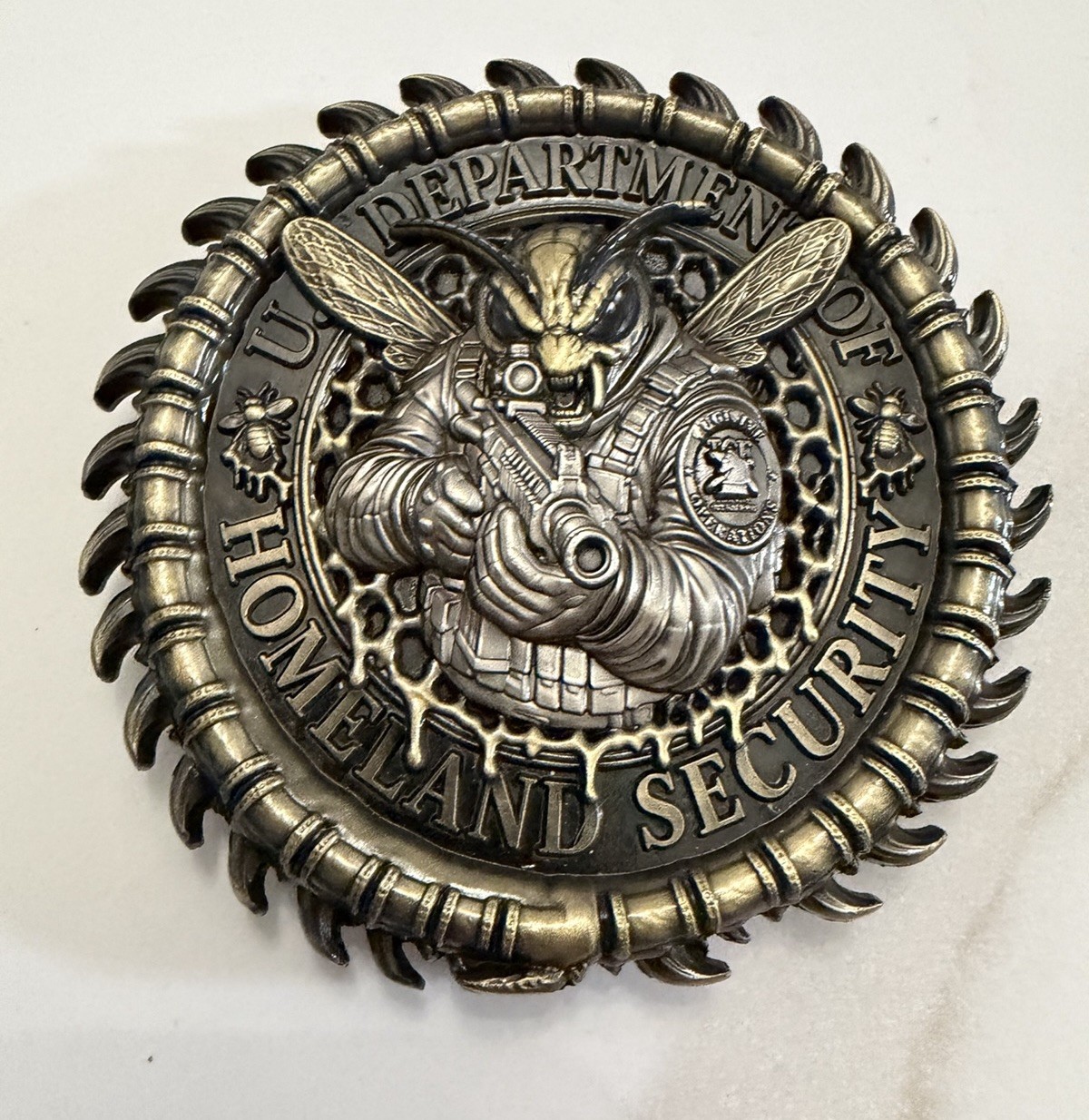 ICE ERO FUGITIVE OPERATIONS HORNET “SWARM” POLICE CHALLENGE COIN SERIALIZED ICE ERO FUGITIVE OPERATIONS HORNET “SWARM” POLICE CHALLENGE COIN SERIALIZED
