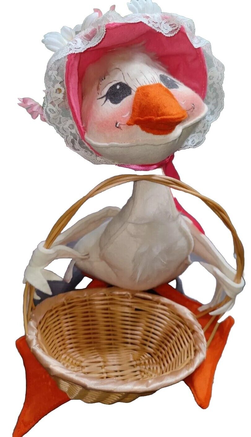 VTG Annalee White DUCK Stuffed Basket Pink Bonnet 1982 Mobilitee Doll USA Spring