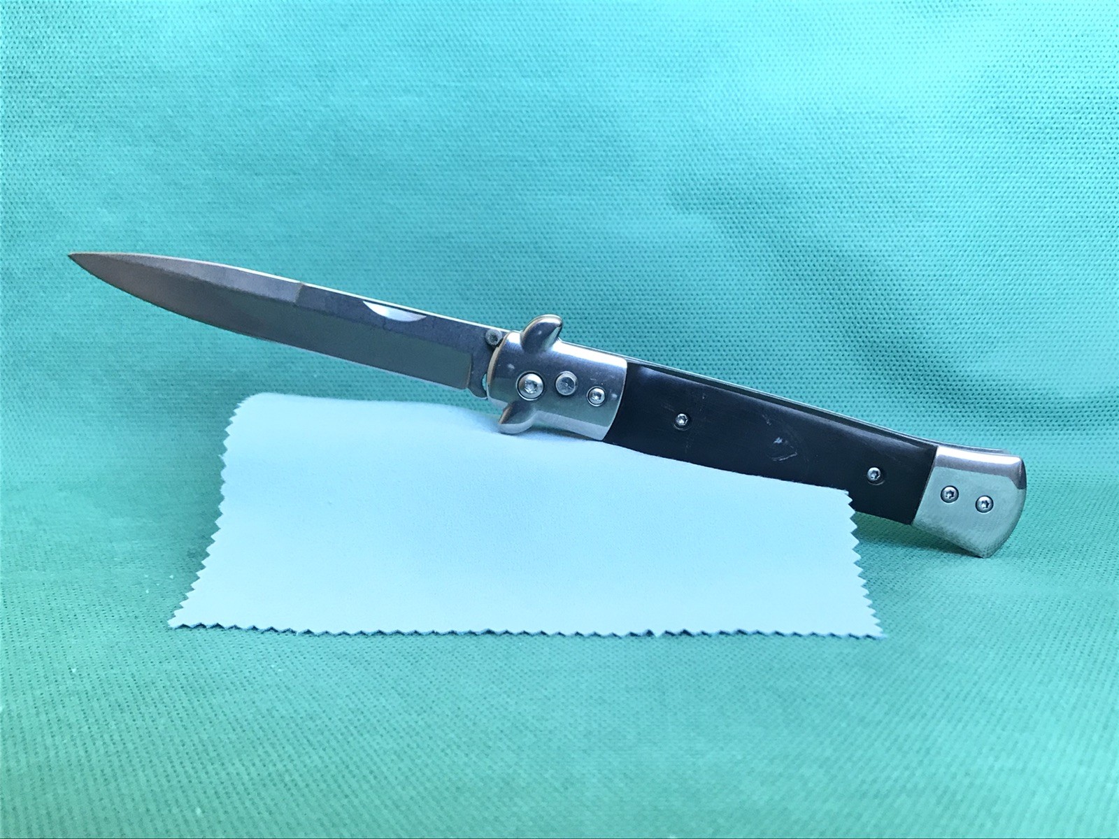 Unique folding pocket knife.
