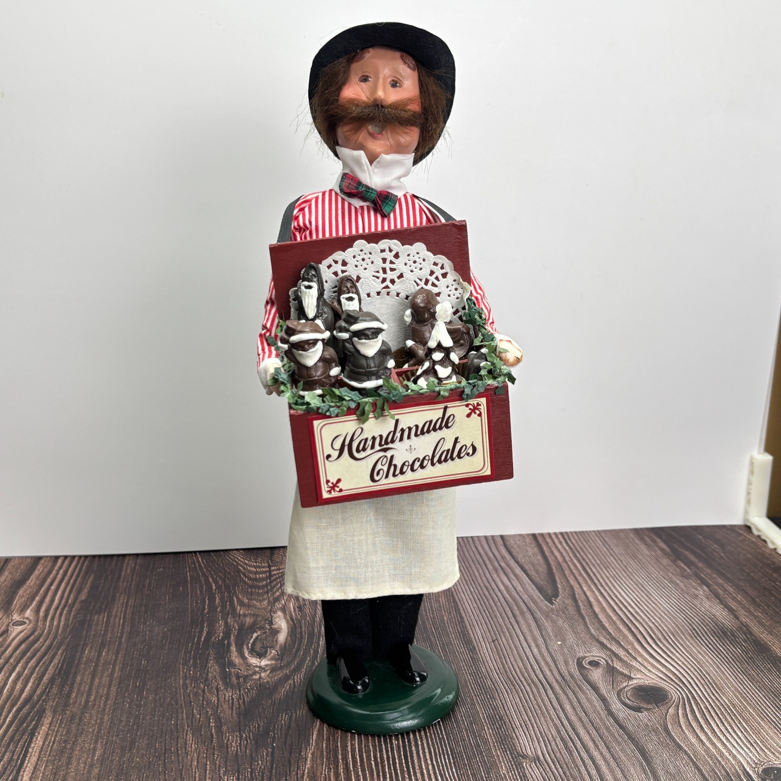 2009 Byers Choice Carolers Chocolatier Vendor