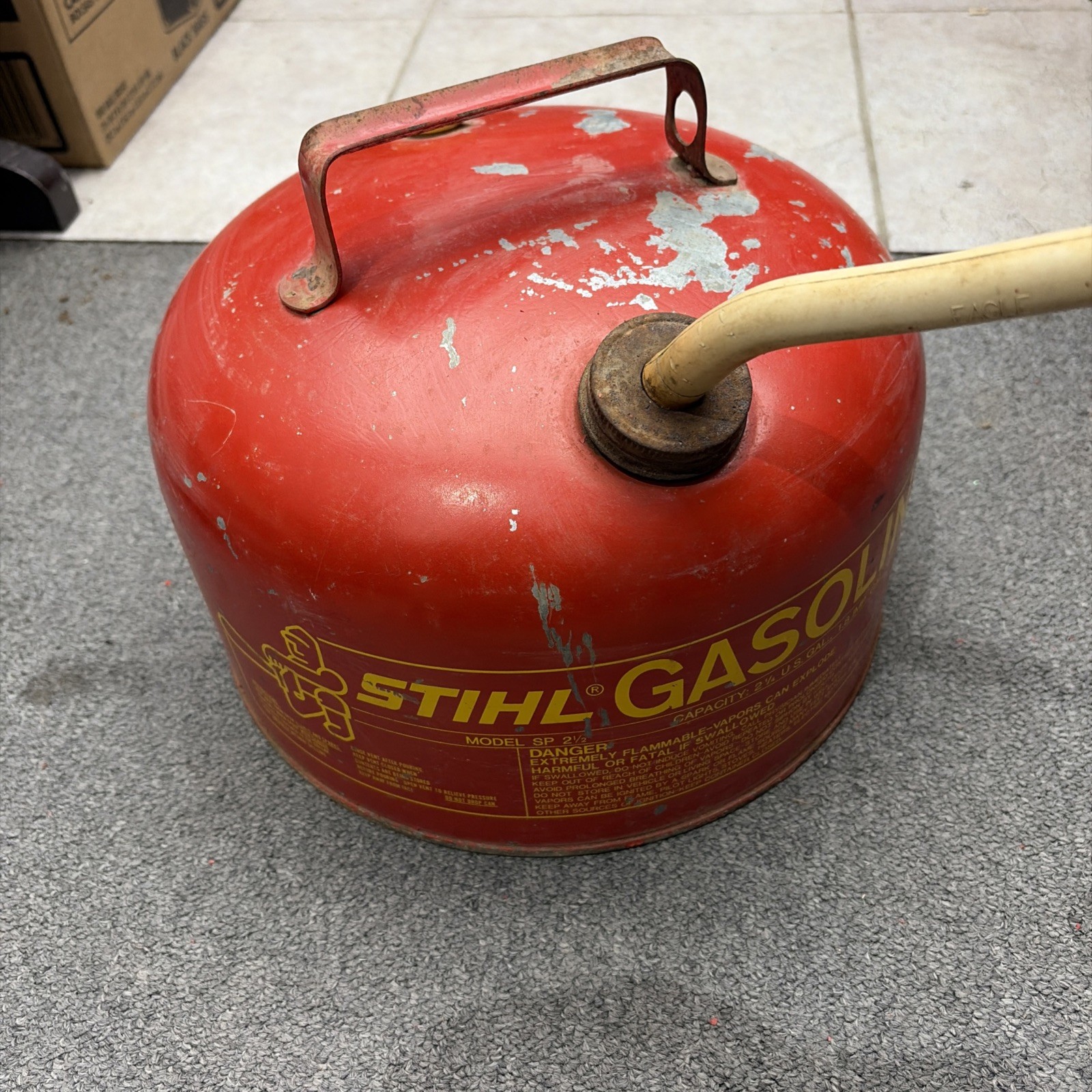 Vintage STIHL Chainsaw Gas Fuel Can Metal-Garage/Man cave/Bar Collectable Vintage STIHL Chainsaw Gas Fuel Can Metal-Garage/Man cave/Bar Collectable