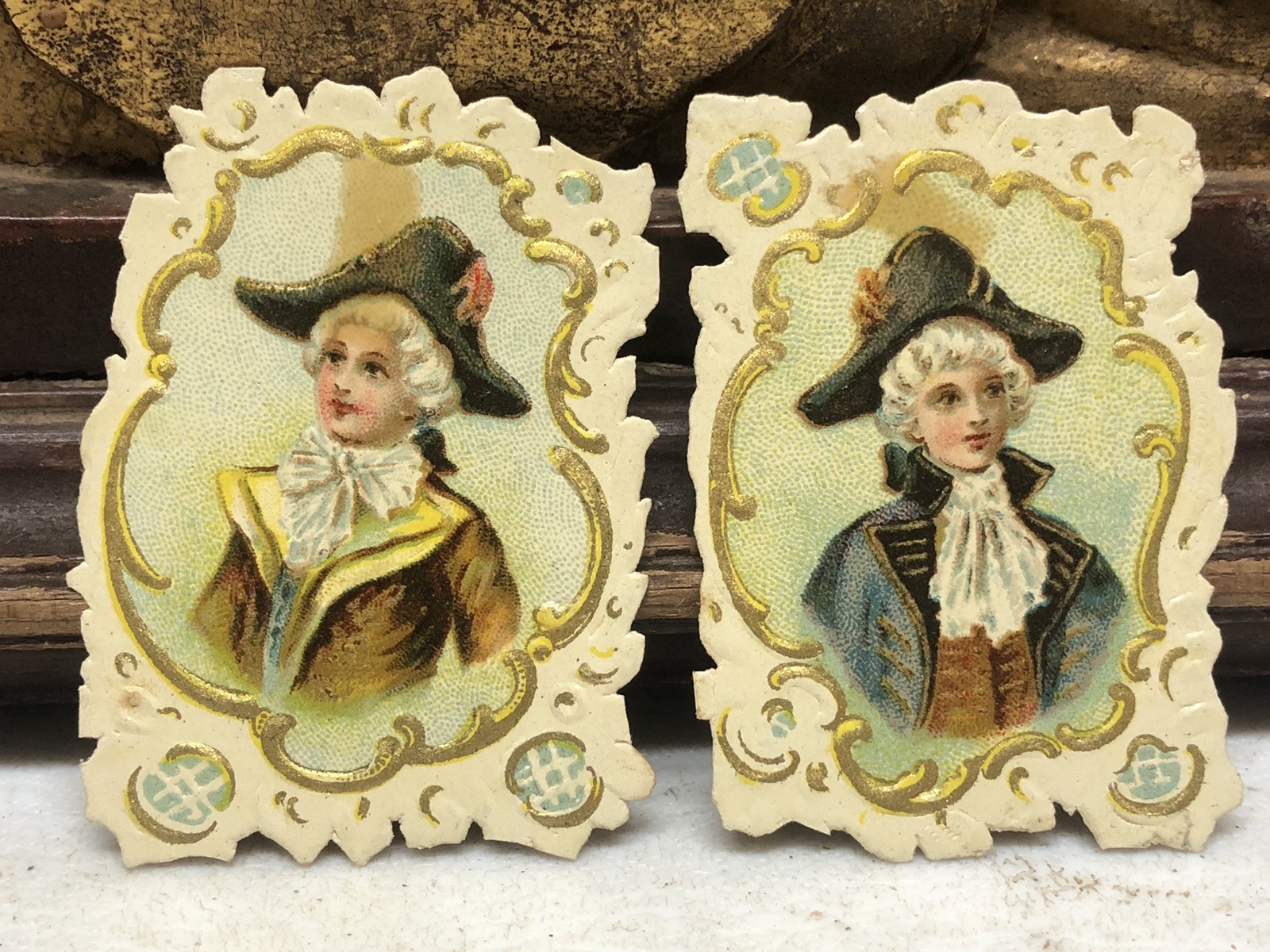 Lot of 2 Victorian Small Scraps - L3