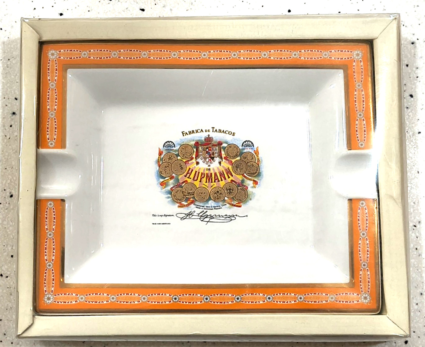 Fabrica De Tabacos H. Upmann, Toro Cameroon, Cigar Ashtray, Vintage New in box Fabrica De Tabacos H. Upmann, Toro Cameroon, Cigar Ashtray, Vintage New in box