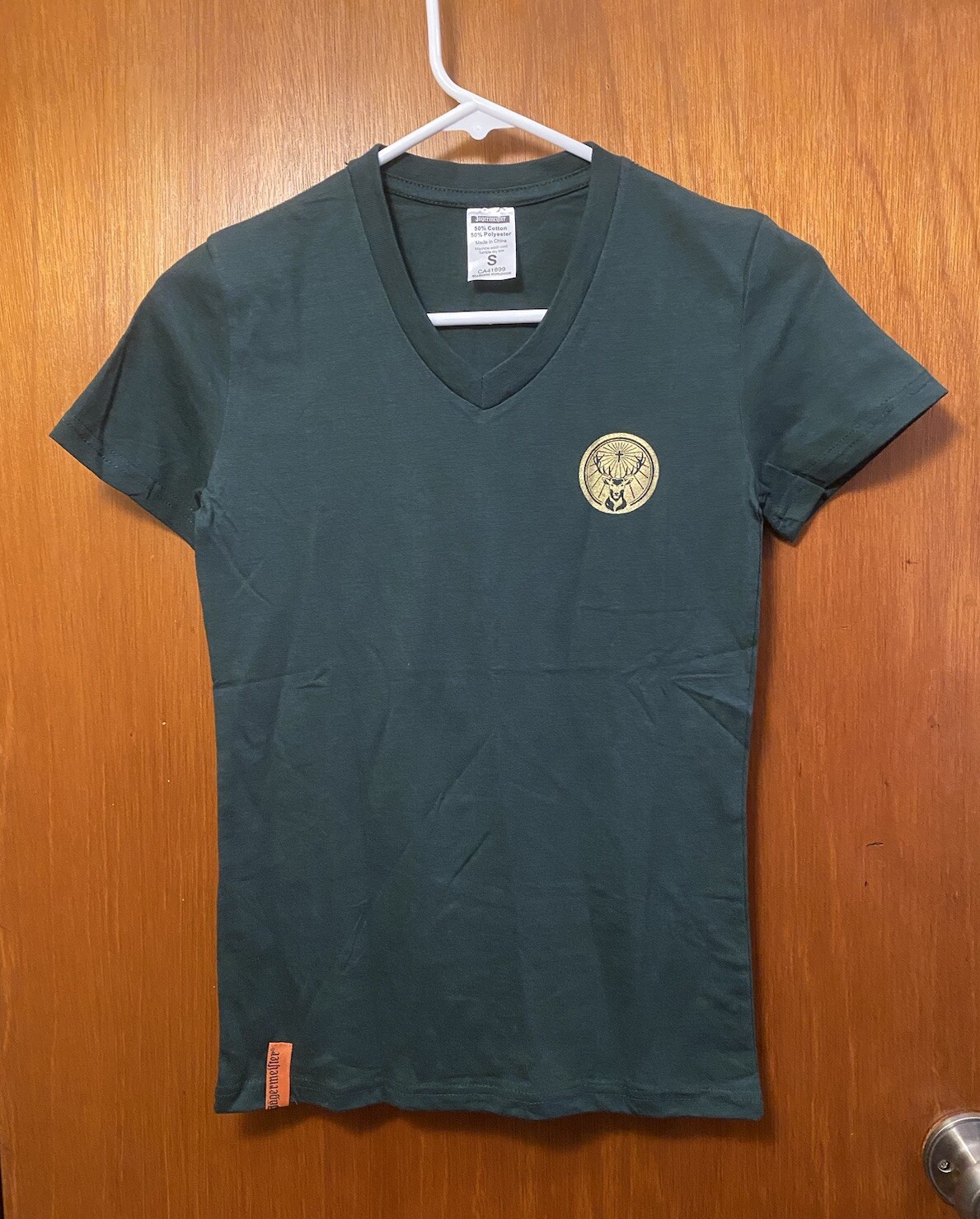Lot 22x Jägermeister Logo V-neck T-shirt Womens S,M,L Green & Gold Deer NEW NWOT Lot 22x Jägermeister Logo V-neck T-shirt Womens S,M,L Green & Gold Deer NEW NWOT