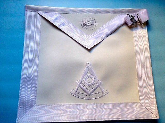  Past Master  Elegant White   Apron White Threads