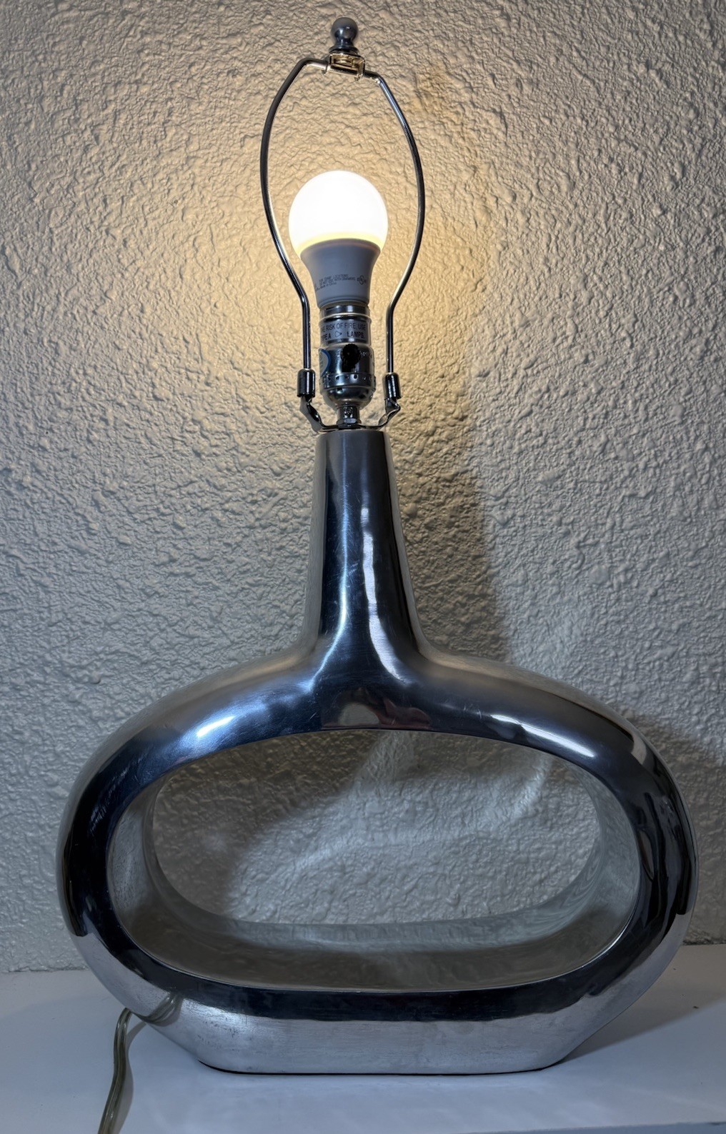 VTG Mid Century MCM Art Deco Style Aluminum Ovoid Geometric Art Table Lamp VTG Mid Century MCM Art Deco Style Aluminum Ovoid Geometric Art Table Lamp
