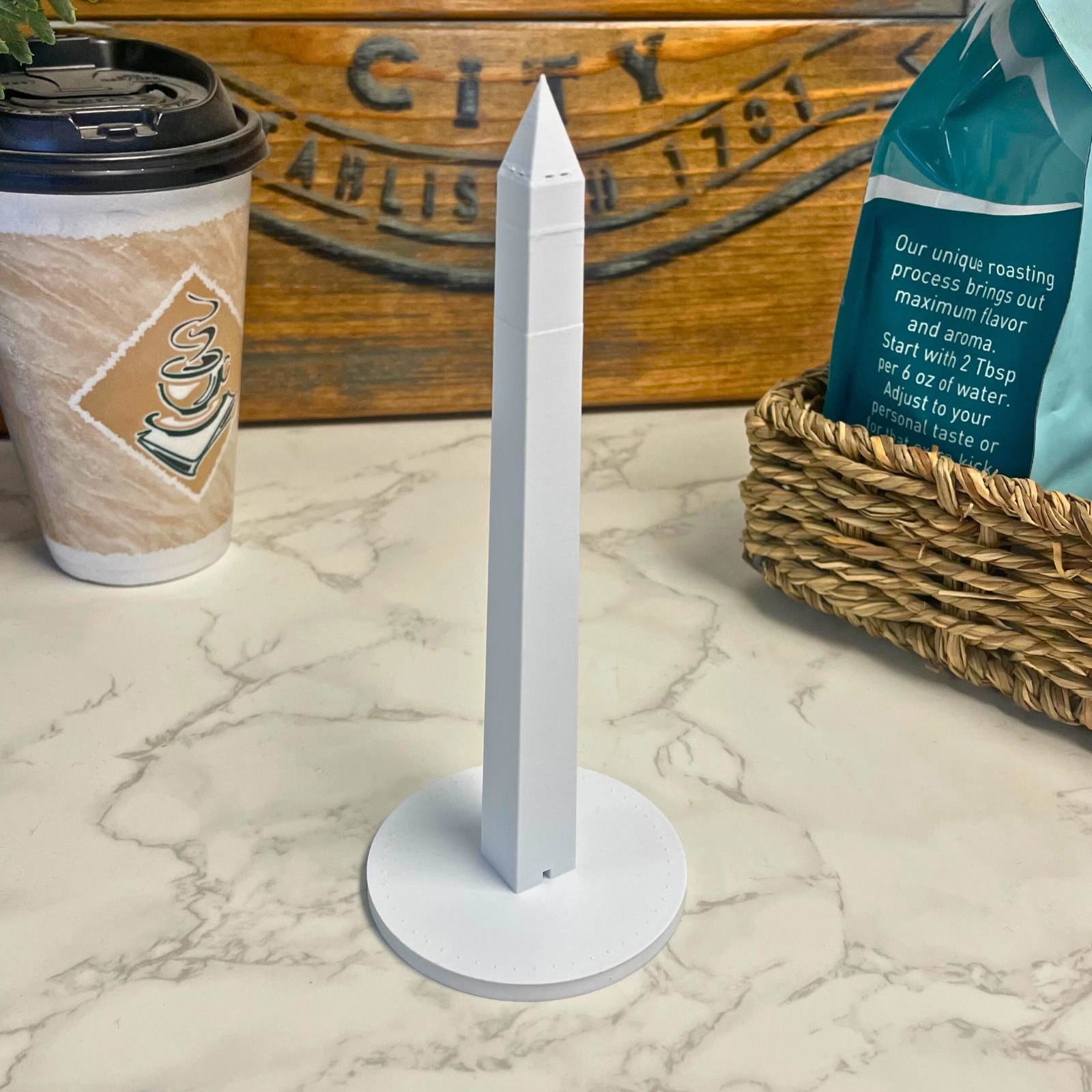Washington Monument Replica – Detailed Plastic Sculpture, Iconic Landmark Decor