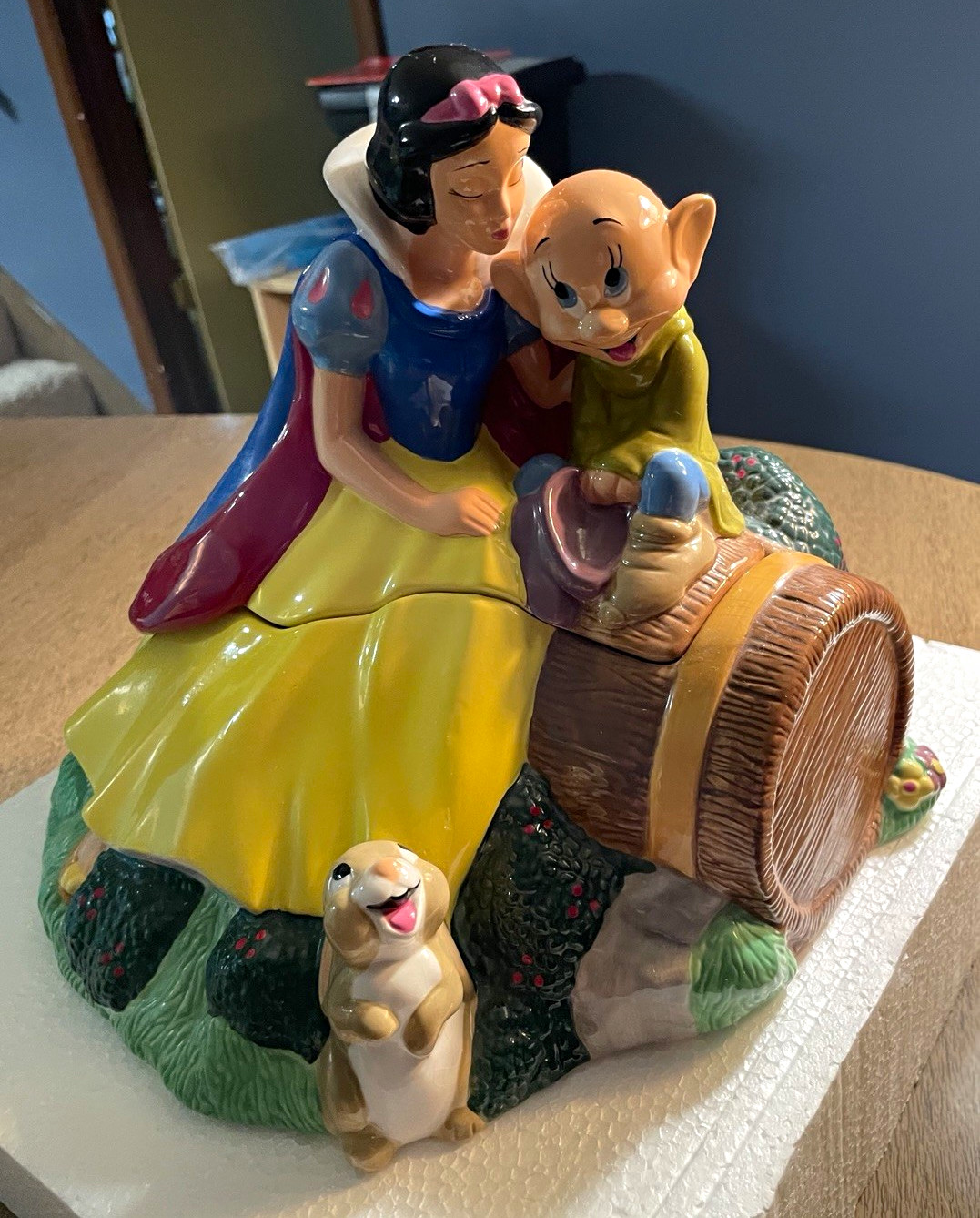 Vintage Walt Disney Classics Snow White and the Seven Dwarfs Cookie Jar w/ Dopey