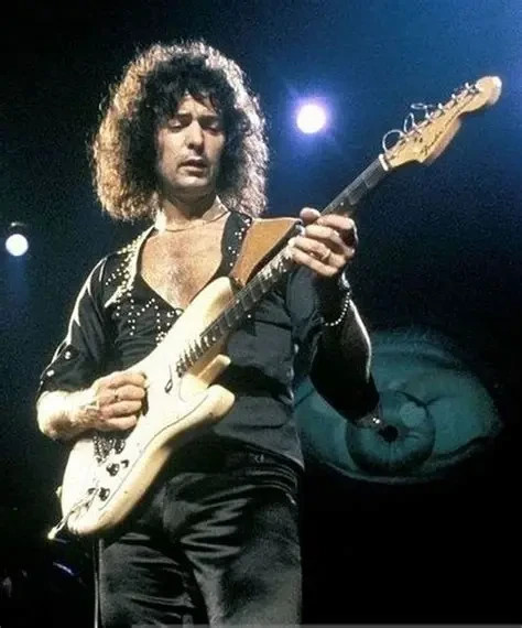 Iconic Guitarist RITCHIE BLACKMORE of DEEP PURPLE Vintage Photo Poster 13x19 Iconic Guitarist RITCHIE BLACKMORE of DEEP PURPLE Vintage Photo Poster 13x19