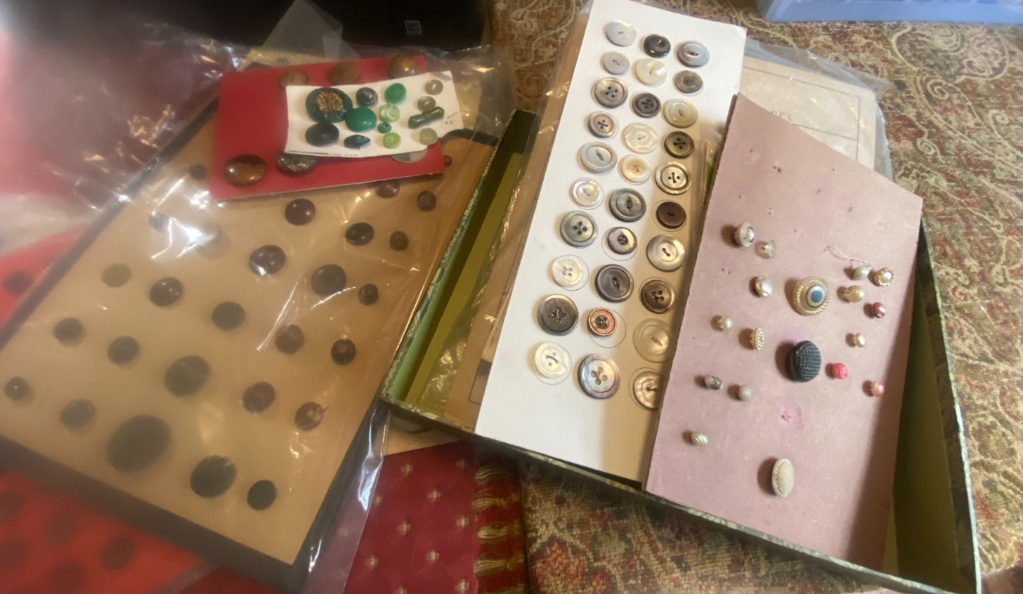 Lot Vintage Button Collectors Cards Tagua Nut Mother of Pearl Celluloid Novelty Lot Vintage Button Collectors Cards Tagua Nut Mother of Pearl Celluloid Novelty