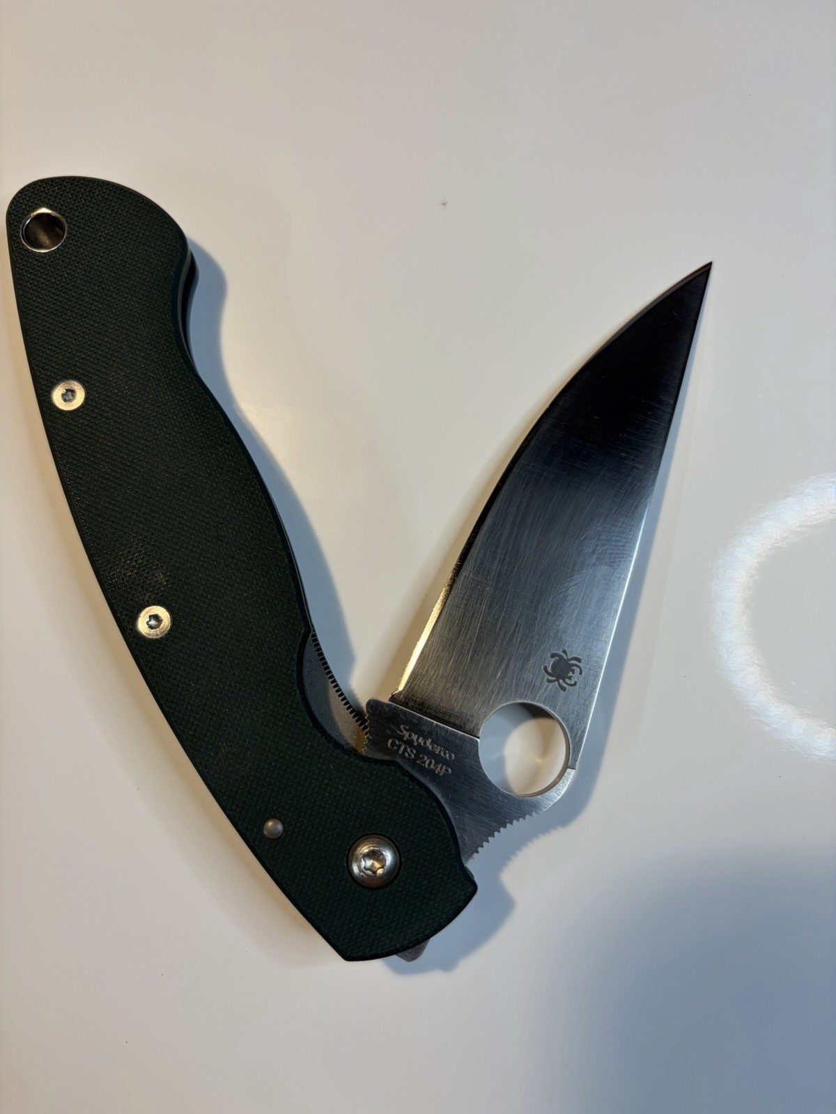 Spyderco Military Model – Knifeworks Dealer Exclusive (CTS-204P/Dark Green G-10)