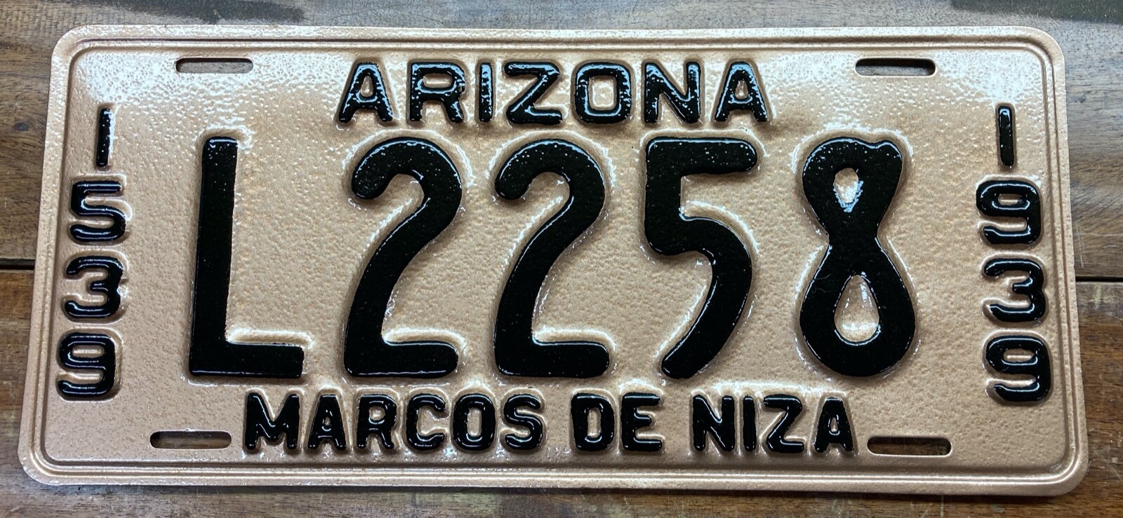 1939 MOHAVE COUNTY ARIZONA 400 YEAR ANNIVERSARY LICENSE PLATE L 2258 MVD CLEAR