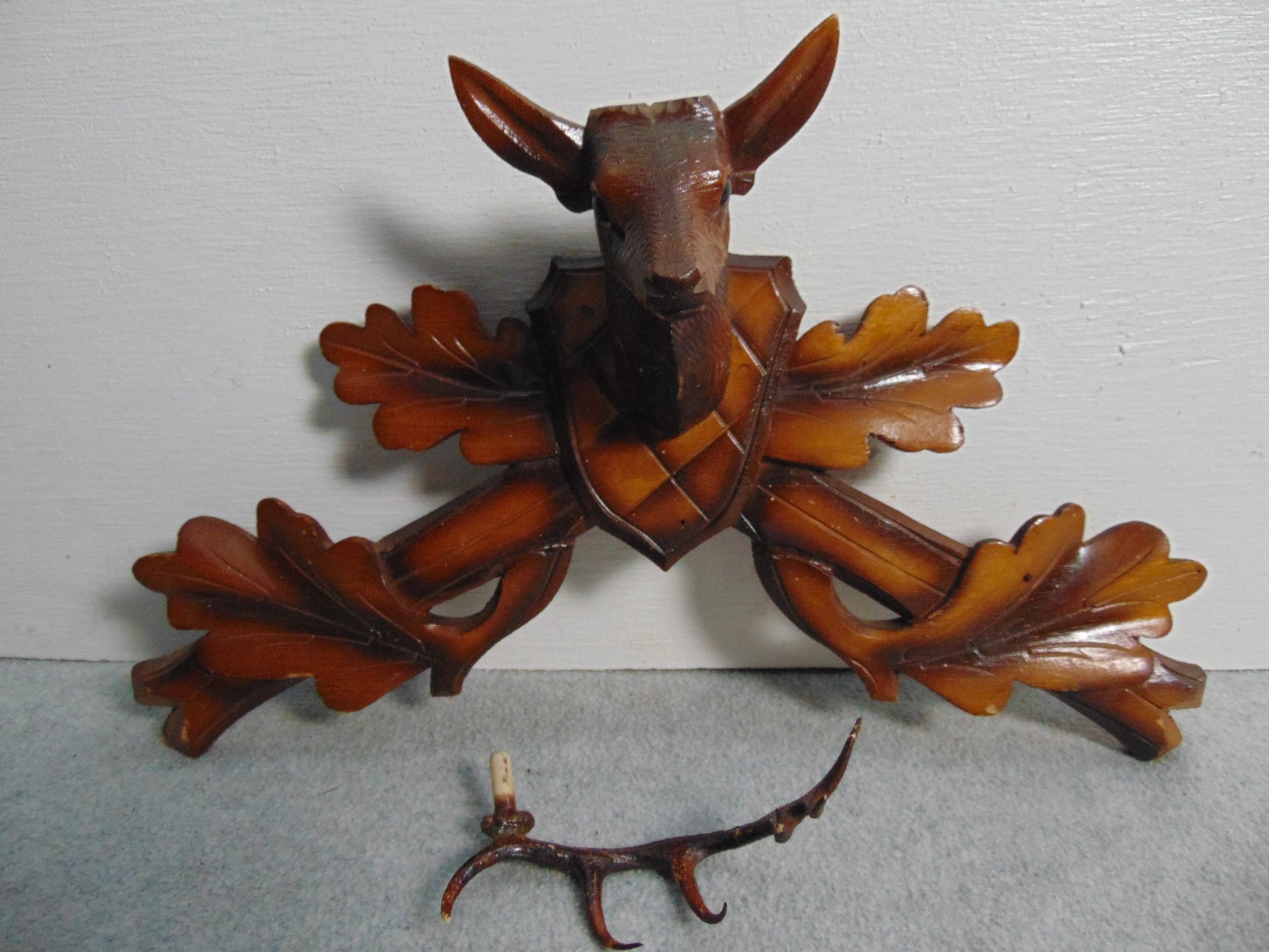 VINTAGE GERMAN CUCKOO CLOCK LARGER WOODEN DEER TOP PARTS NICE VINTAGE GERMAN CUCKOO CLOCK LARGER WOODEN DEER TOP PARTS NICE