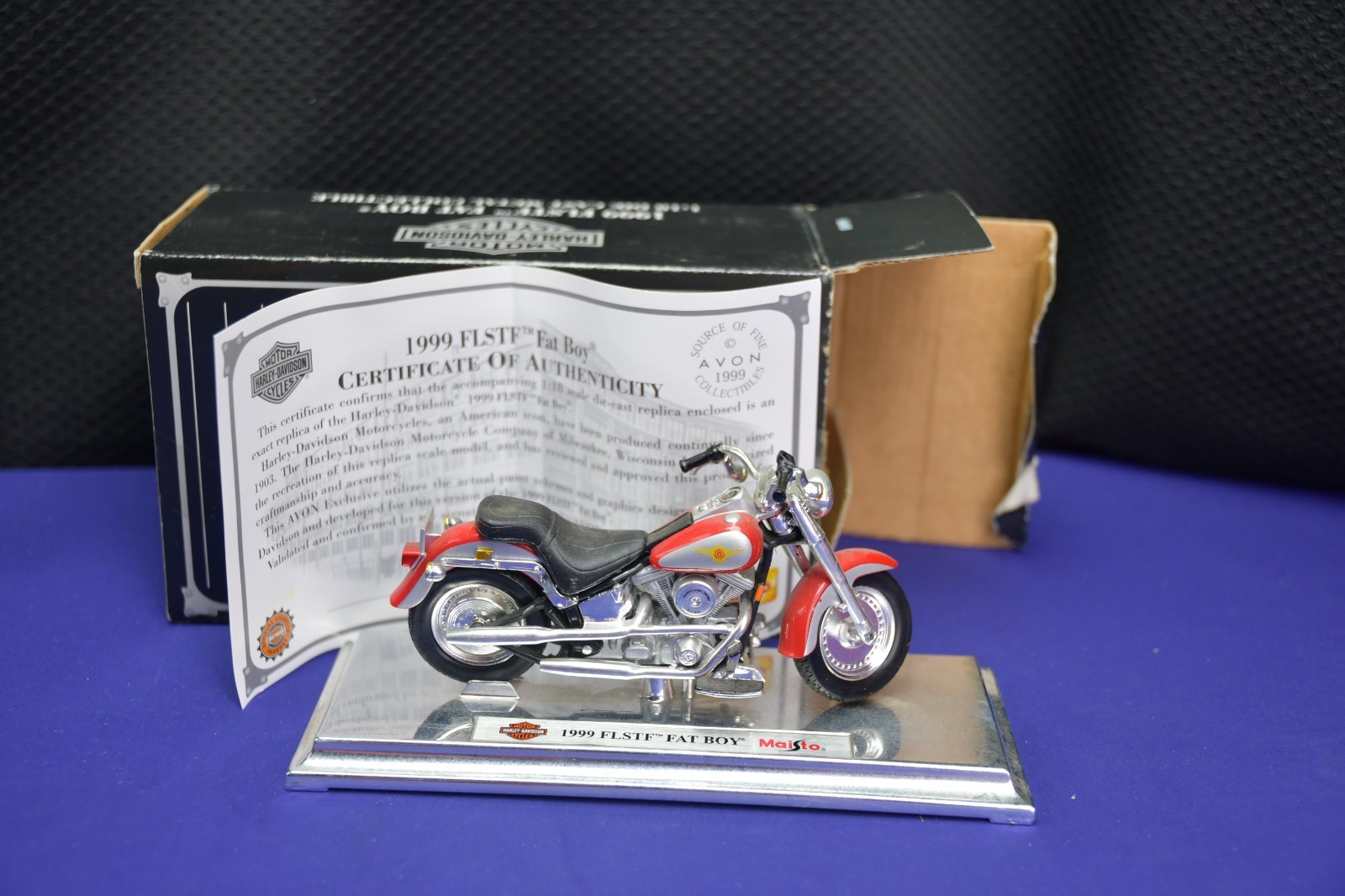 Harley-Davidson Motor Cycle 1:18 Maisto Avon 1999 FLSTF Fat Boy in Box