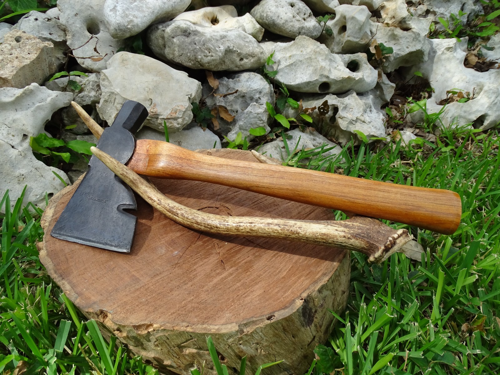 Vintage Red Diamond Carpenters Hatchet Refurbished New Handle Blued