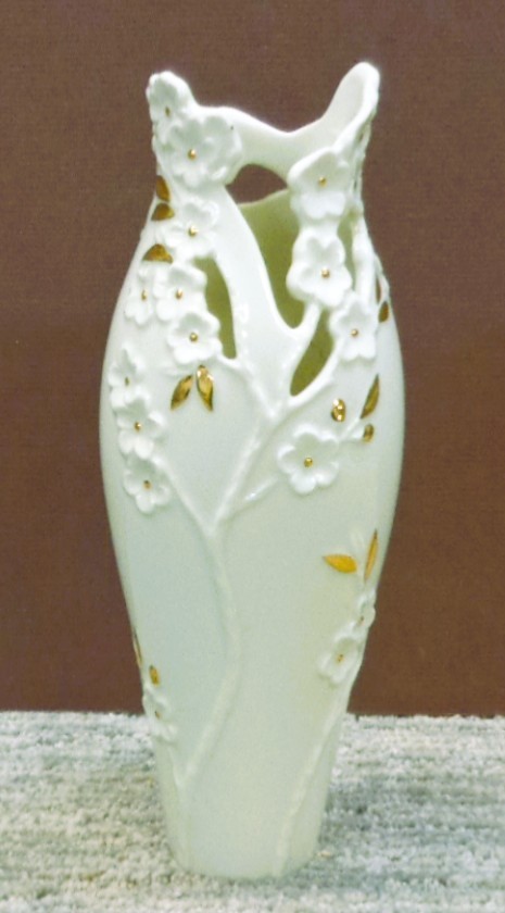 Lenox Cherry Blossom Gold Accent Bud Flower Vase Pierced Design Fine Bone China Lenox Cherry Blossom Gold Accent Bud Flower Vase Pierced Design Fine Bone China