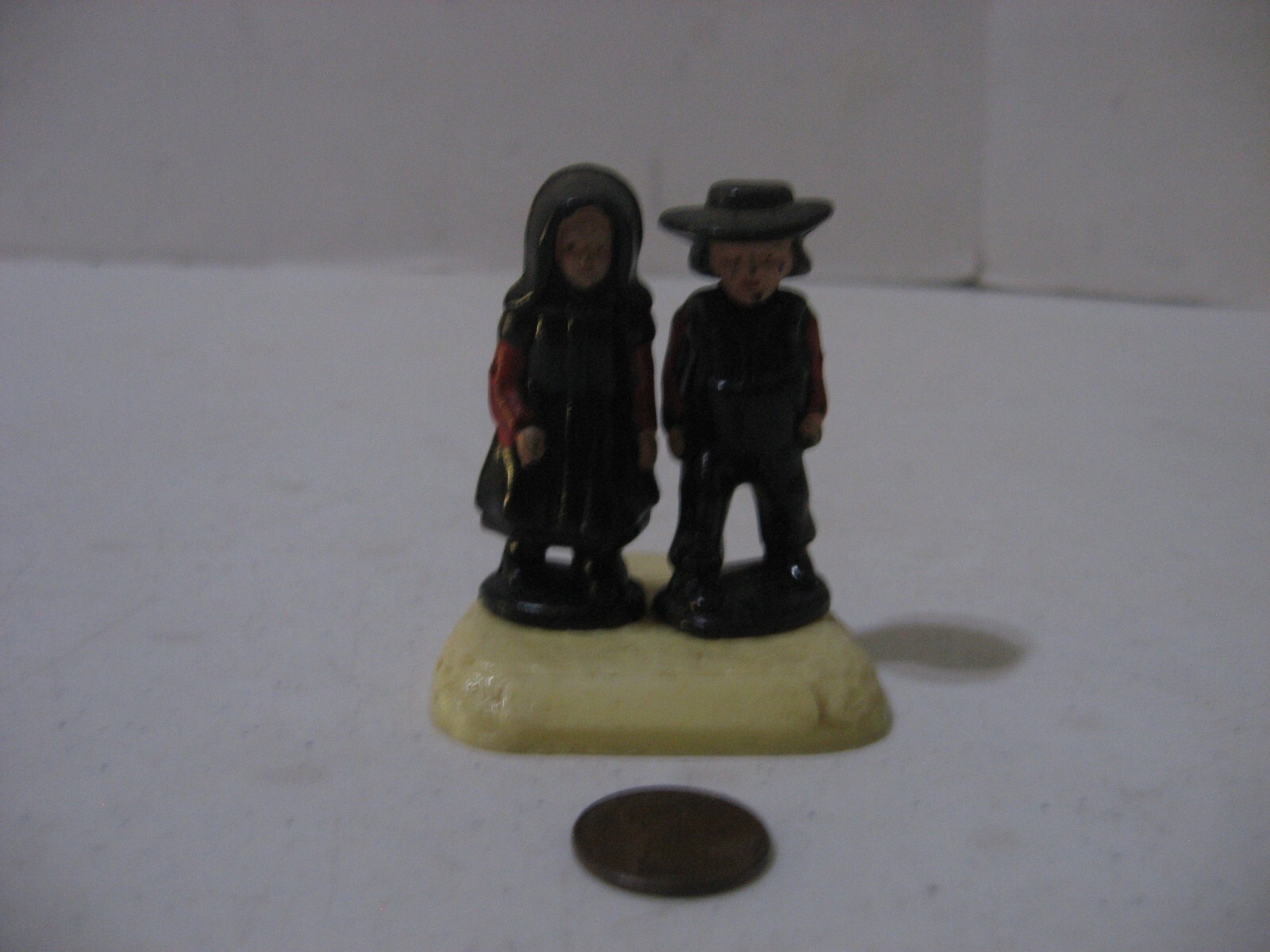 Vintage Plastic Amish Dutch Figures Man & Woman - Made In Hong Kong