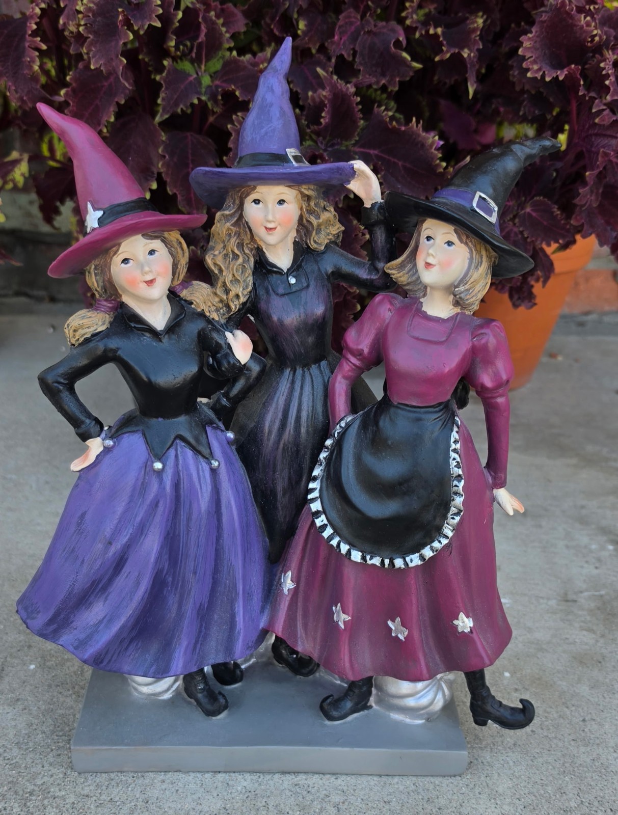 Three Young Pretty Witches Halloween Figurine **READ INFO Three Young Pretty Witches Halloween Figurine **READ INFO