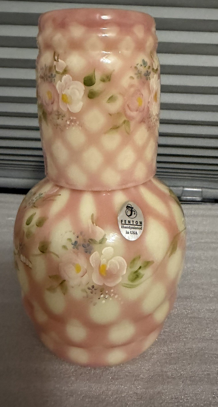 FENTON diamond optic Burmese smooth Tumble up smooth Circle of Love 28/51 2001 FENTON diamond optic Burmese smooth Tumble up smooth Circle of Love 28/51 2001