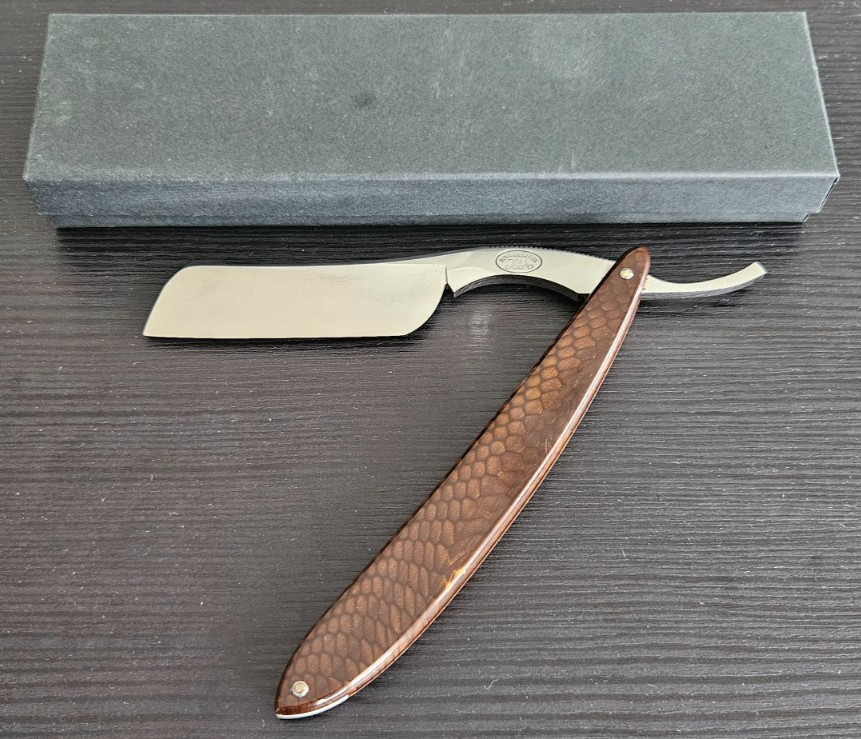 Custom RigaRazor 8/8 Hand Forged Böhler R100 1/4 Hollow JUMA Golden Dragon Custom RigaRazor 8/8 Hand Forged Böhler R100 1/4 Hollow JUMA Golden Dragon