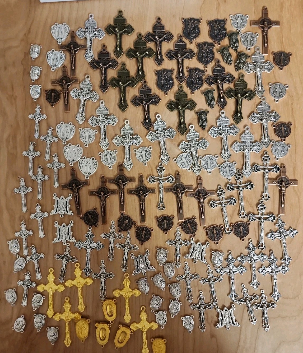150 Pcs CHRISTIAN CATHOLIC CROSS & ROSARY Centerpiece New 150 Pcs CHRISTIAN CATHOLIC CROSS & ROSARY Centerpiece New