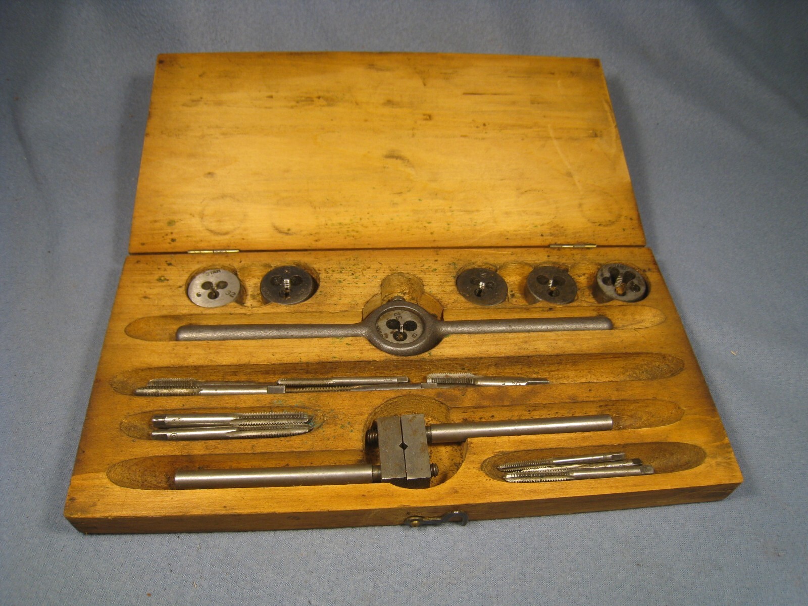 Vintage Star Improved Screw Plate set Vintage Star Improved Screw Plate set