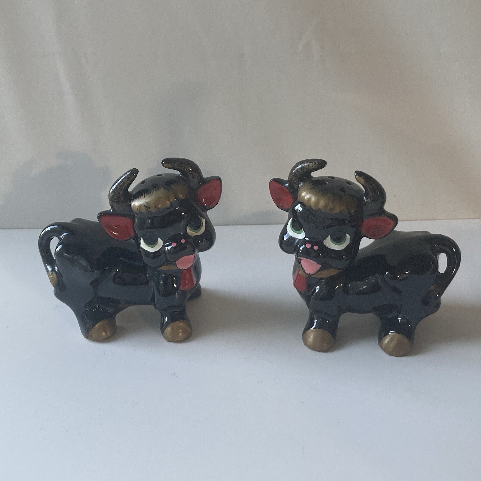 Vintage Anthropomorphic Bulls Cows Redware Salt & Pepper Shakers Japan Holiday