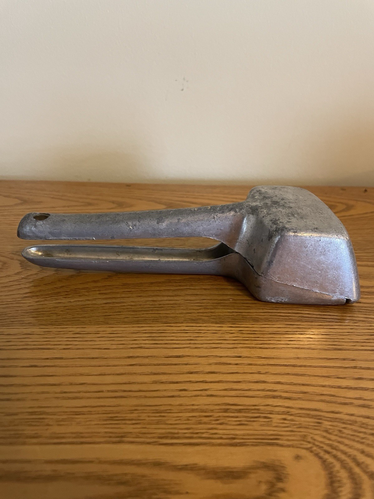 Vintage Irvinware Ice Crusher Hand Held Aluminum Press Bar Tool Kitchen USA